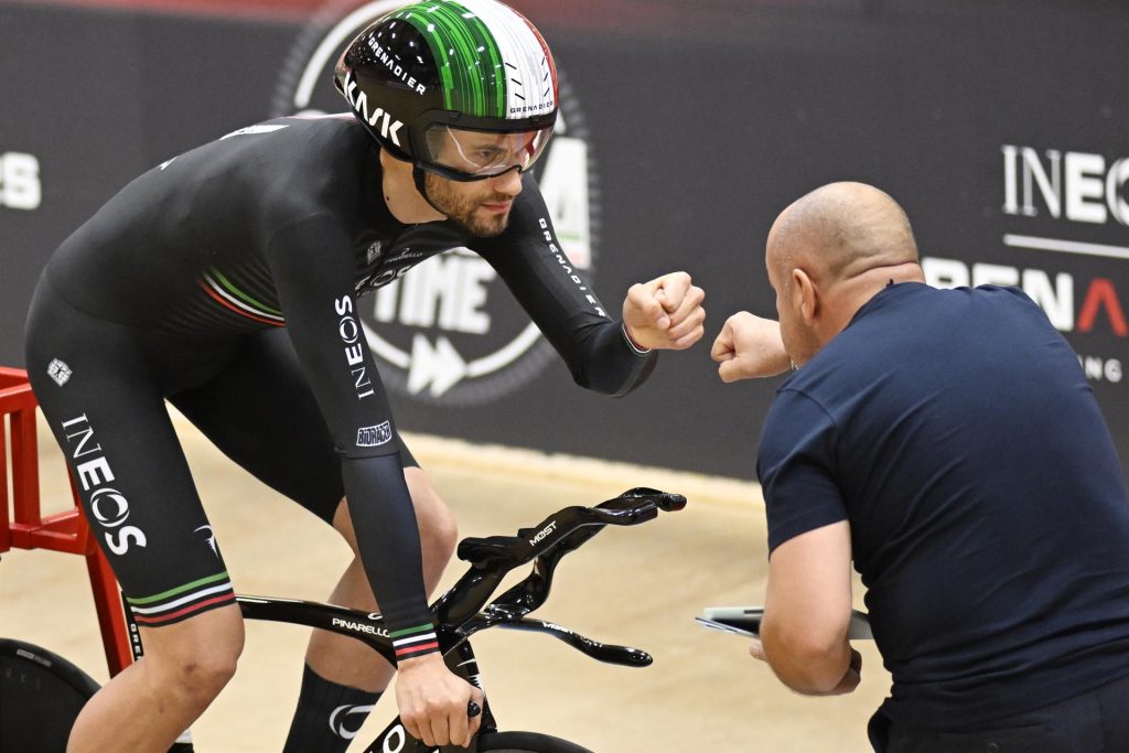 Foto sobre: CICLISMO: FILIPPO GANNA ESTABLECE NUEVO RÉCORD