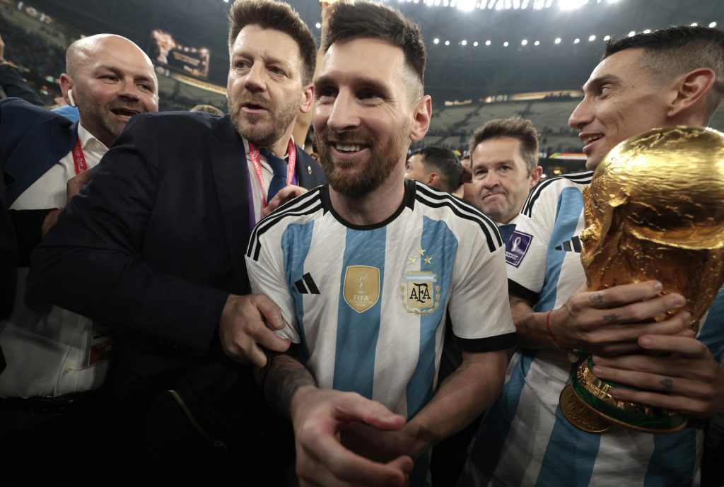 Foto sobre: ¿AHORA YA PODEMOS DECIR QUE MESSI SUPERÓ A MARADONA?