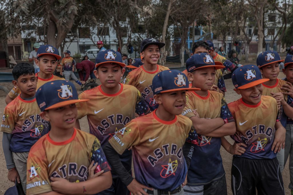 Foto sobre: LOS ASTROS, CLUB LIMEÑO DE BÉISBOL CREADO POR UN PADRE VENEZOLANO PARA SU HIJO