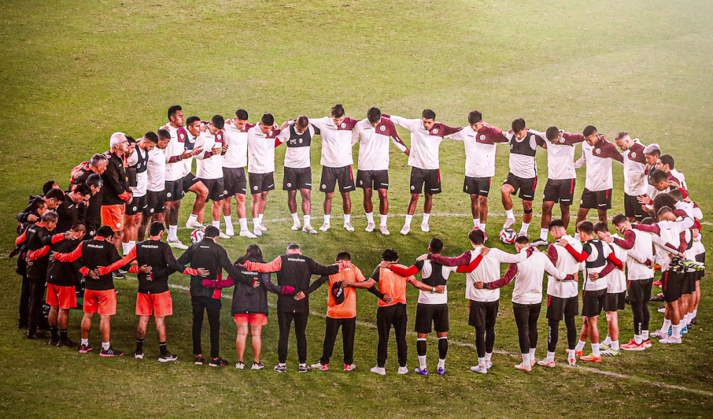 Foto sobre: EL CLUB DE LOS JUEVES: UNIVERSITARIO DE DEPORTES