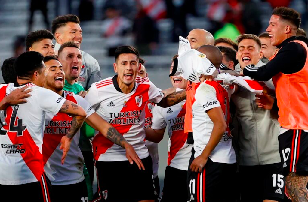 Foto sobre: EL CLUB DE LOS JUEVES: RIVER PLATE DE ARGENTINA