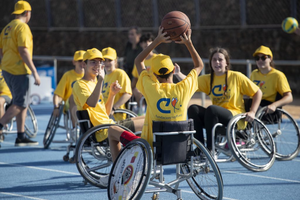 Foto sobre: UN MILLAR DE NIÑOS DISFRUTARON DEL DEPORTE INCLUSIVO EN EL OPEN DAY DE LA FUNDACIÓN CRUYFF