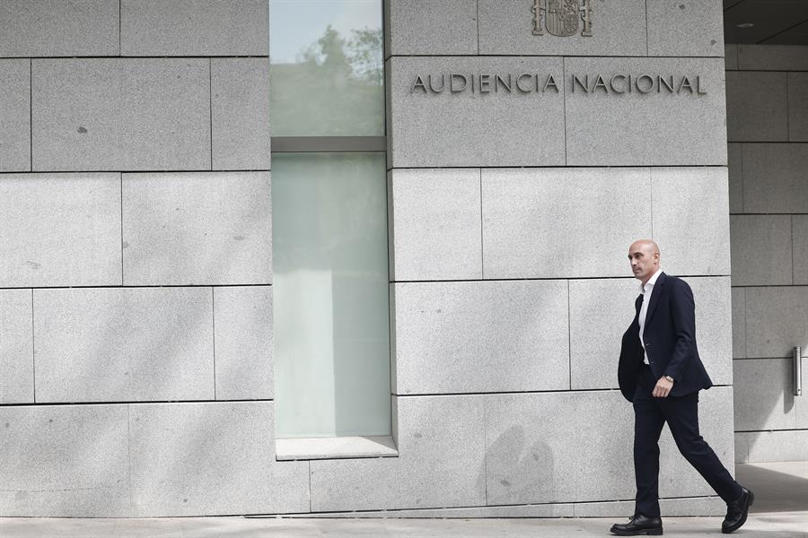 Foto sobre: RUBIALES: SUSPENDIDO POR 3 AÑOS ¿ES SUFICIENTE?