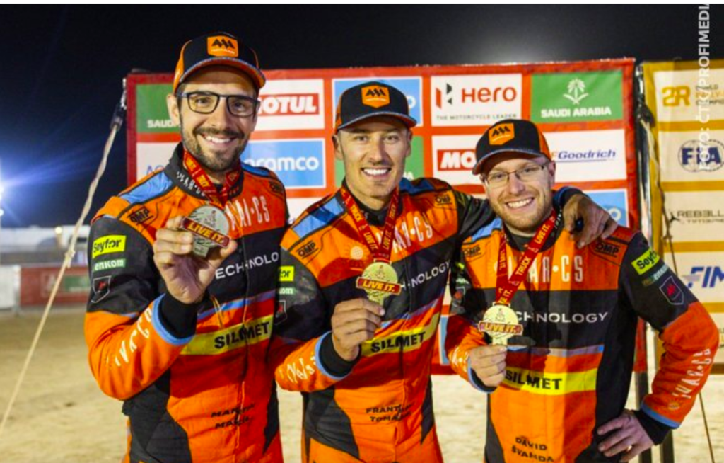 El Rally Dakar 2024 para los camiones, cerró con festejo para los representantes de la República Checa, que se quedaron con la victoria en la última etapa con Ales Loprais (Praga) y con la consagración para Martin Macik (Iveco) en la general.